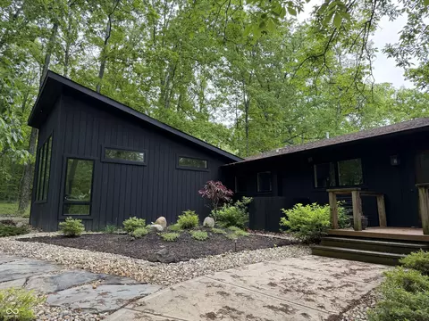 3484 Hickory Hill Dr, Nashville, IN 47448