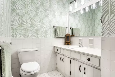 Bath - 3229 E 69th St, Indianapolis, IN 46220 photo 2 of 5
