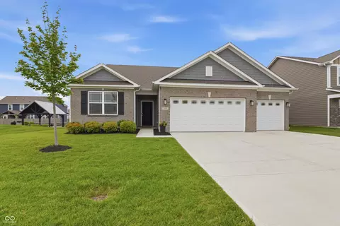 Exterior - 275 Carrick Glen Blvd, Pendleton, IN 46064 photo 2 of 10