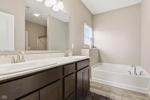 Bath - 275 Carrick Glen Blvd, Pendleton, IN 46064 photo 1 of 7