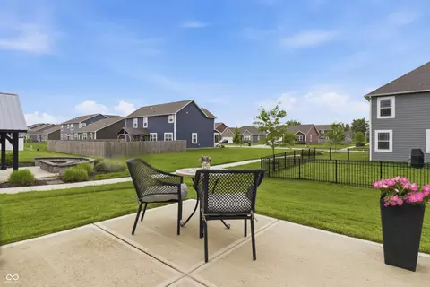 Exterior - 275 Carrick Glen Blvd, Pendleton, IN 46064 photo 7 of 10