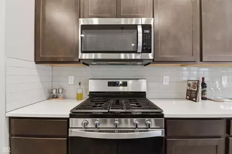 Kitchen - 275 Carrick Glen Blvd, Pendleton, IN 46064 photo 4 of 6