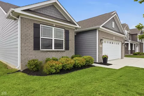 Exterior - 275 Carrick Glen Blvd, Pendleton, IN 46064 photo 5 of 10