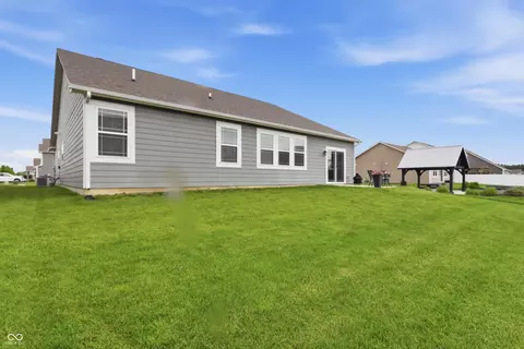 Exterior - 275 Carrick Glen Blvd, Pendleton, IN 46064 photo 9 of 10