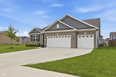 Exterior - 275 Carrick Glen Blvd, Pendleton, IN 46064 photo 4 of 10