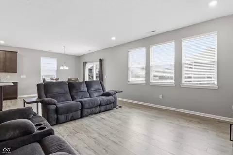 Living - 275 Carrick Glen Blvd, Pendleton, IN 46064 photo 3 of 3