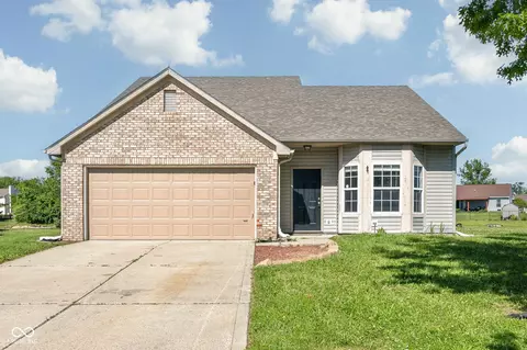 1355 Egret Ln, Greenwood, IN 46143