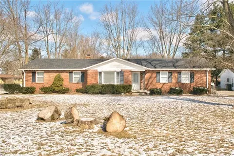 848 W Weber Rd, Greenfield, IN 46140