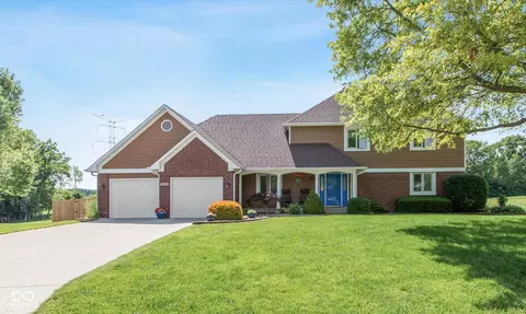 4724 W Hunters Ridge Ln, Greenwood, IN 46143