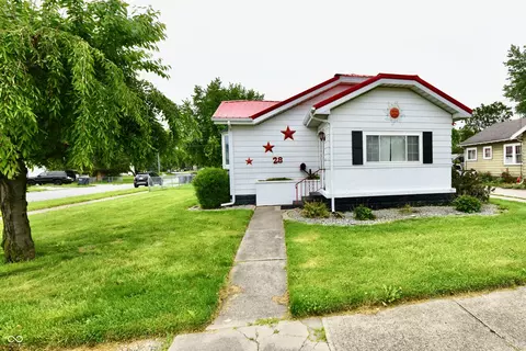 28 W 38th St, Anderson, IN 46013