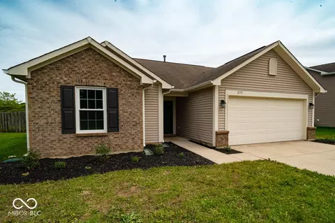 2751 Winding Creek Ln, Greenfield, IN 46140