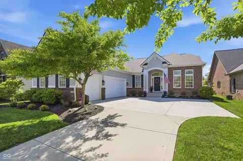 15486 Mission Hills Dr, Carmel, IN 46033