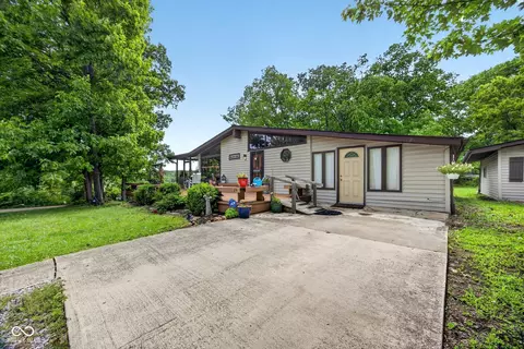 242 Tuck A Way Ridge Dr, Nashville, IN 47448