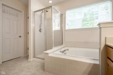 Bath - 12818 Double Eagle Dr, Carmel, IN 46033 photo 2 of 4