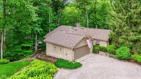 7592 S Poplar Point Dr, Trafalgar, IN 46181