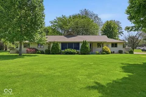670 Brent Woods Dr, Shelbyville, IN 46176