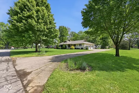 670 Brent Woods Dr, Shelbyville, IN 46176