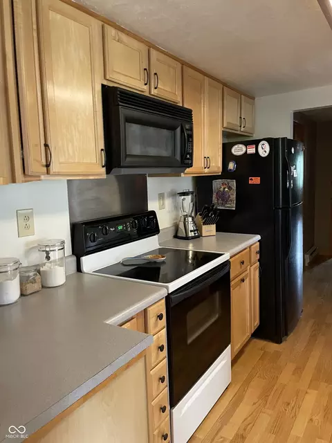 Kitchen - 14380 N 300 E, Covington, IN 47932 photo 4 of 5