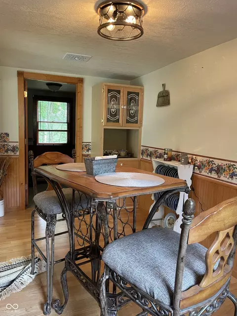 Dining - 14380 N 300 E, Covington, IN 47932 photo 2 of 2