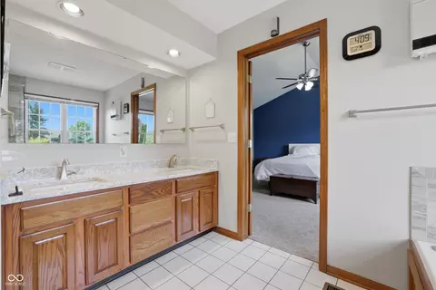 Bath - 10909 Valley Forge Cir, Carmel, IN 46032 photo 2 of 7
