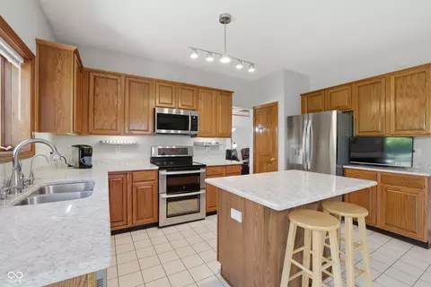 Kitchen - 10909 Valley Forge Cir, Carmel, IN 46032 photo 4 of 5