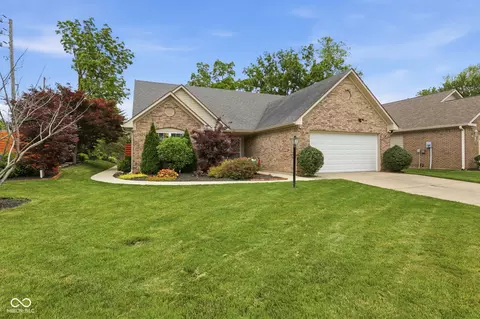 9555 Summer Ridge Pl, Indianapolis, IN 46260