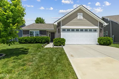 992 Cass Dr, Franklin, IN 46131
