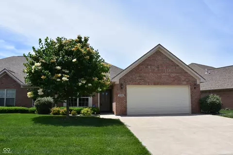 4765 W Harrisburg Ct, New Palestine, IN 46163