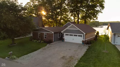 240 Bayview Dr, Cicero, IN 46034