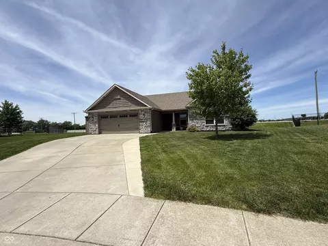 2910 Detford Ct, Lebanon, IN 46052