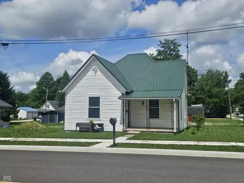 104 W Poplar St, North Vernon, IN 47265