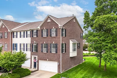 9060 Rider Dr, Fishers, IN 46038