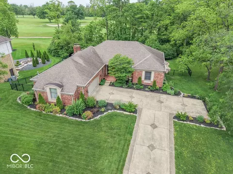 2280 Woodsway Dr, Greenwood, IN 46143