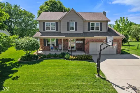 458 Gainesway Dr N, Greenwood, IN 46142