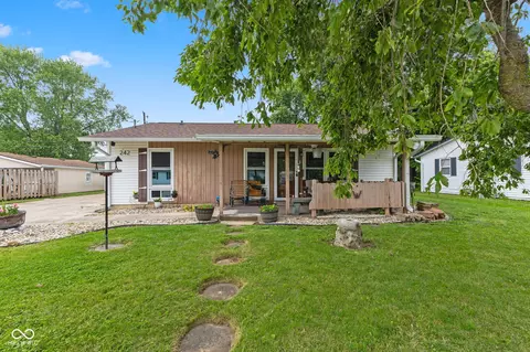 242 Hollybrook Dr, Whiteland, IN 46184