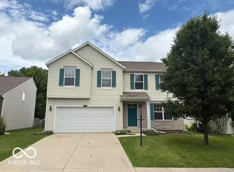 12272 Carriage Stone Dr, Fishers, IN 46037