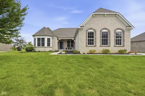 5218 Sweetwater Dr, Noblesville, IN 46062