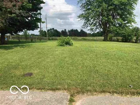 2934 Hillcrest Dr, New Castle, IN 47362