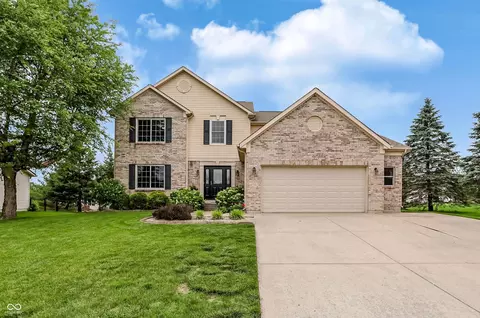 322 Wakefield Dr E, Greenwood, IN 46142
