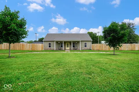 102 E 5th St, Carthage, IN 46115