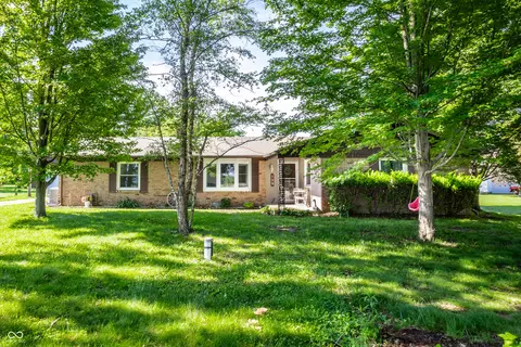 129 W Hickory Dr, Greenfield, IN 46140