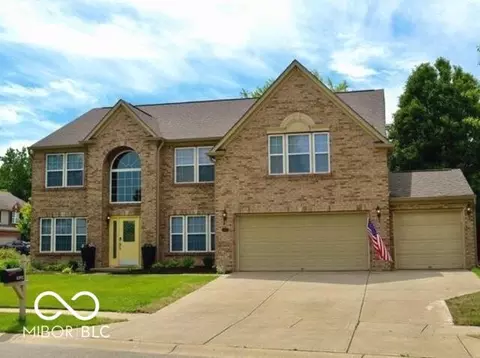 4092 S Stonebridge Ct, New Palestine, IN 46163