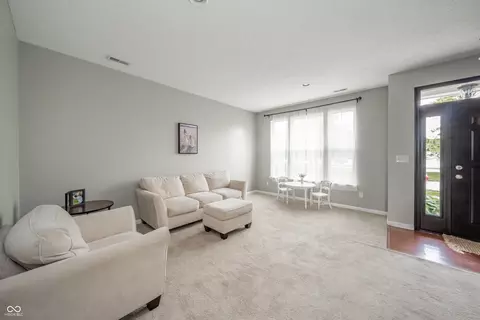 Living - 1450 Huntzinger Blvd, Pendleton, IN 46064 photo 1 of 4
