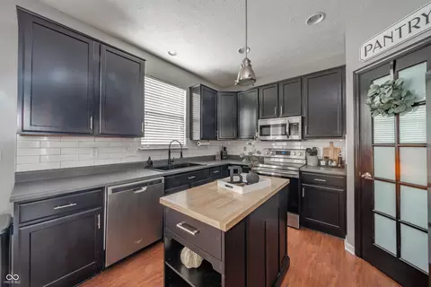 Kitchen - 1450 Huntzinger Blvd, Pendleton, IN 46064 photo 2 of 2