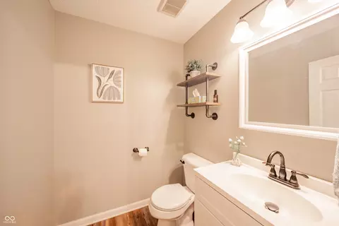 Bath - 1450 Huntzinger Blvd, Pendleton, IN 46064 photo 1 of 3