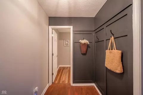 Entry Way - 1450 Huntzinger Blvd, Pendleton, IN 46064 photo 3 of 5