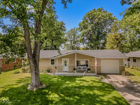 2216 Dawnshire Dr, Columbus, IN 47203