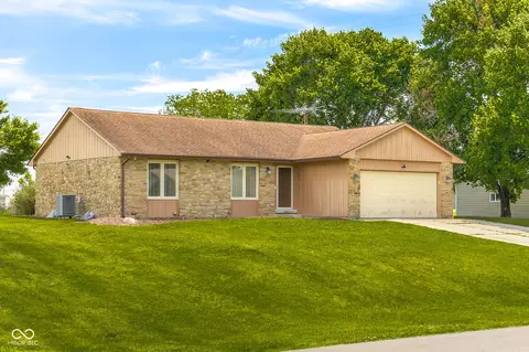 13041 River Grove Dr, Columbus, IN 47203