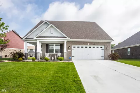4866 W Jamestown Trce, New Palestine, IN 46163