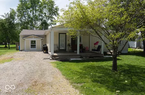 5537 N Clover Bush Dr, Fairland, IN 46126